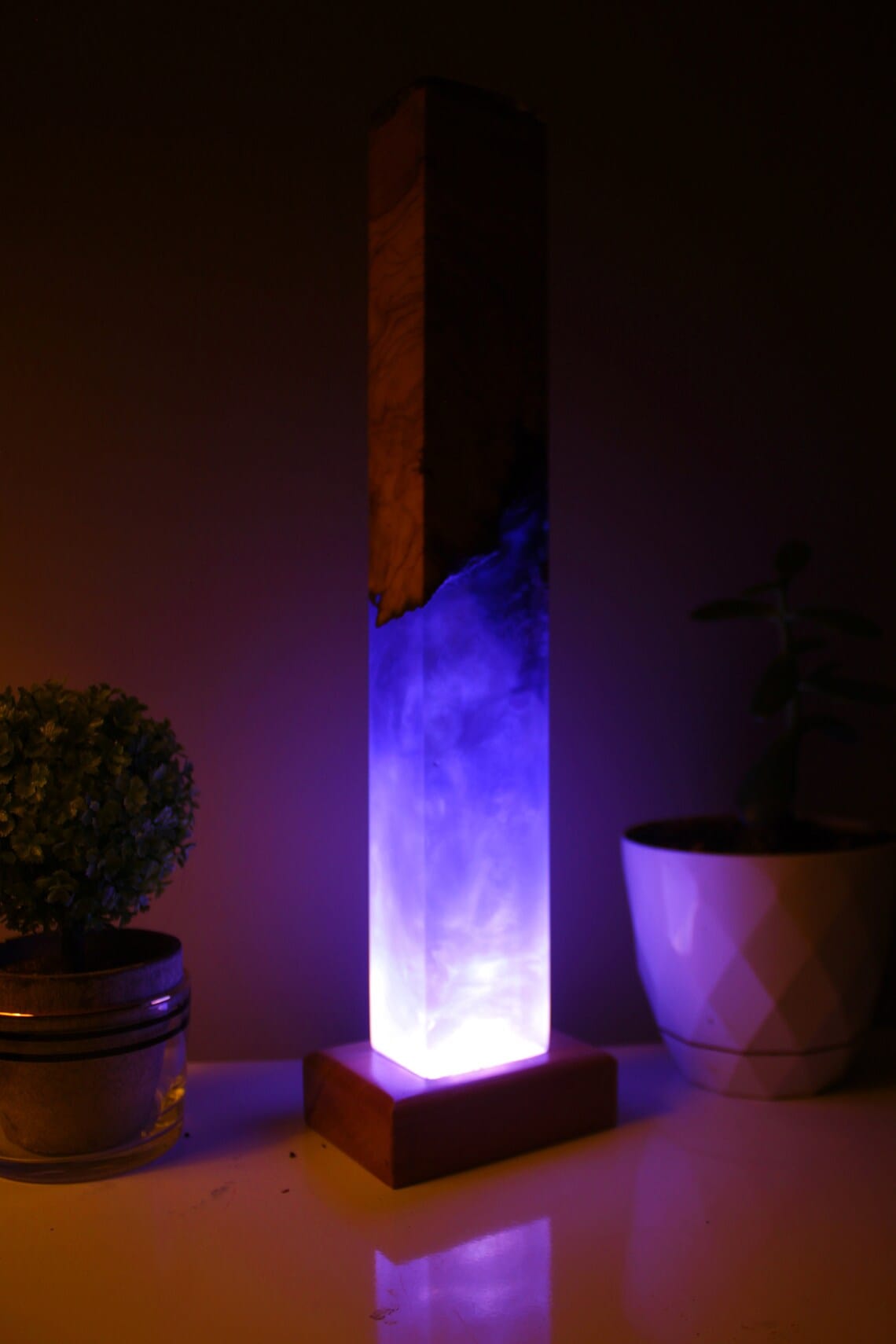 Lampe de chevet en résine époxy en bois