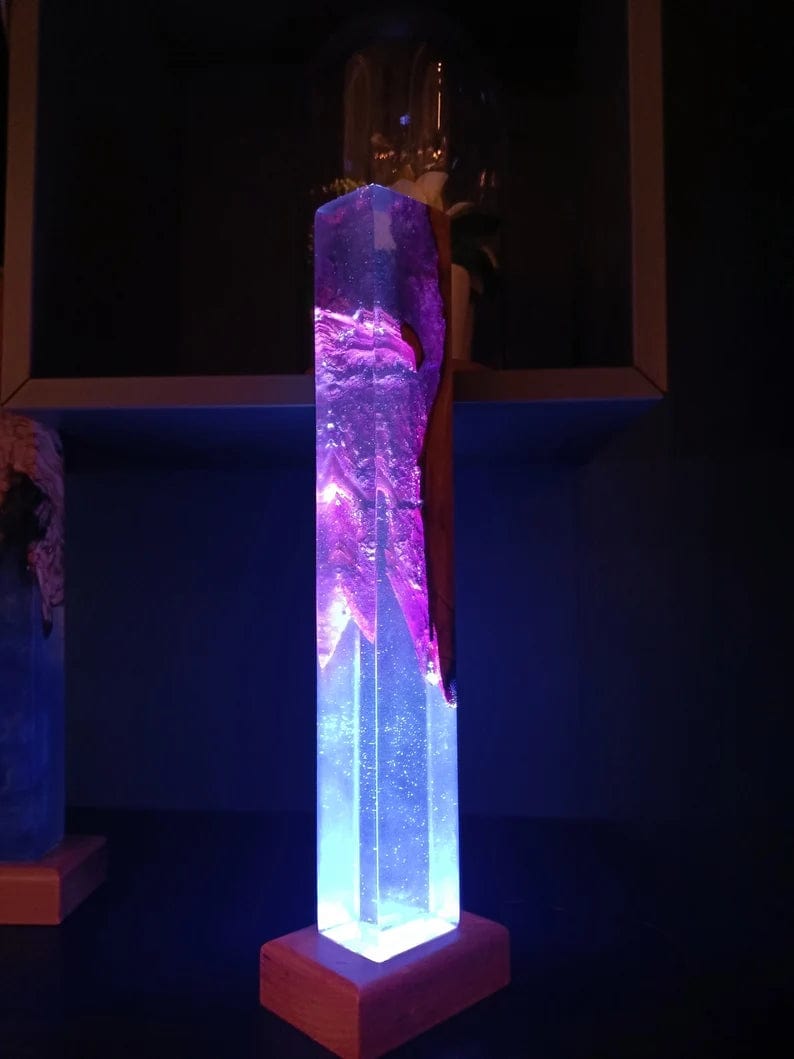 Lampe en résine Blaze violette