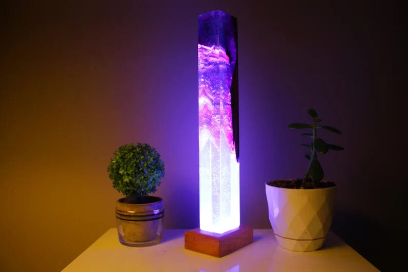 Lampe en résine Blaze violette