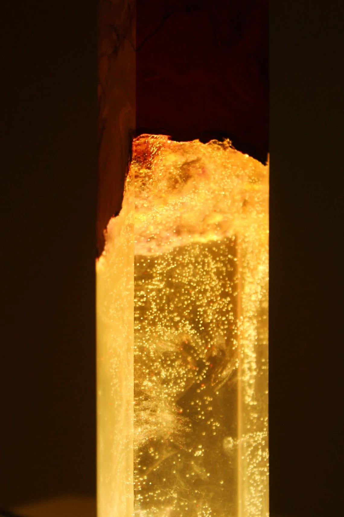 Lampe en résine de bois jaune