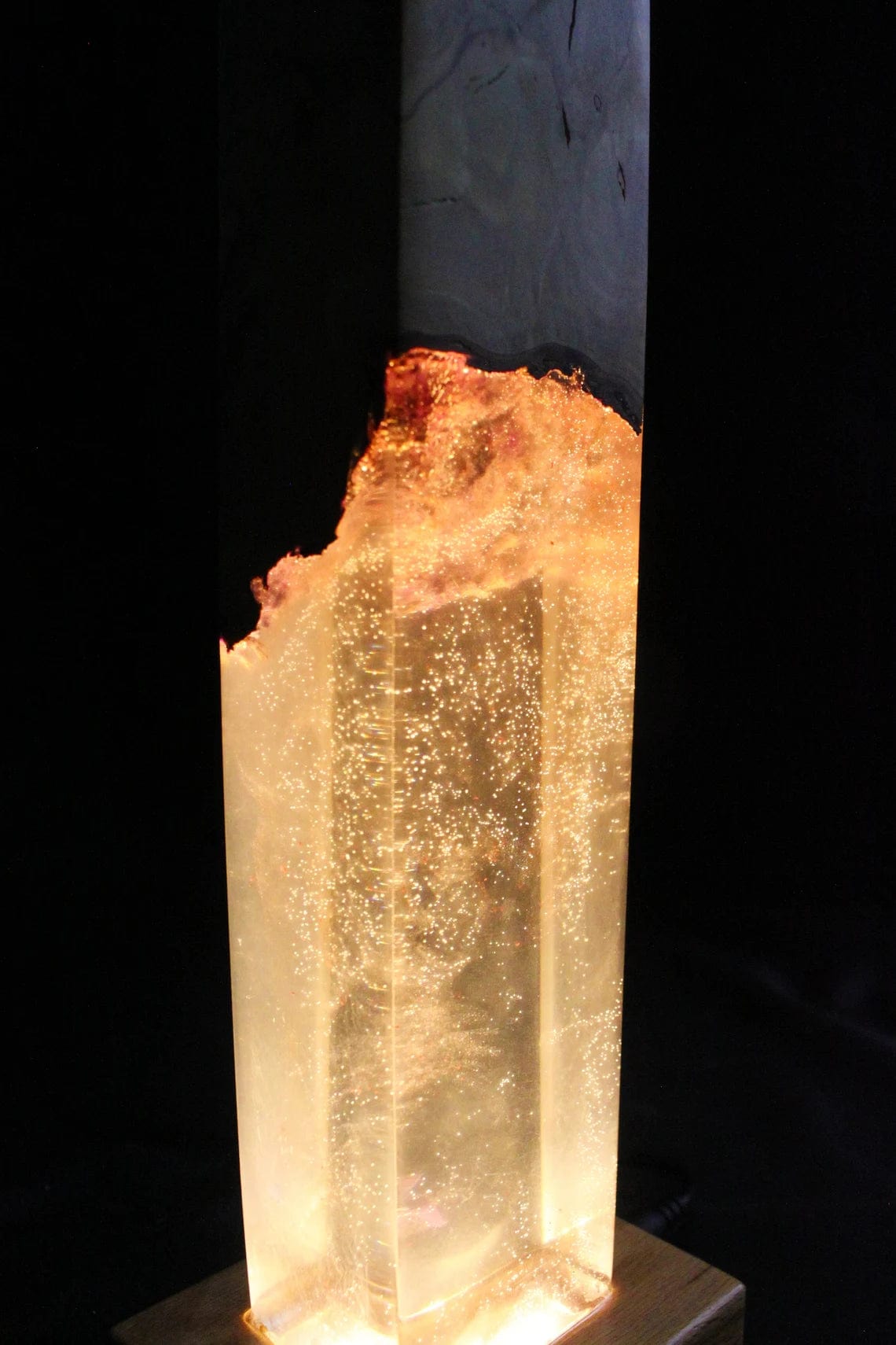 Lampe en résine de bois jaune