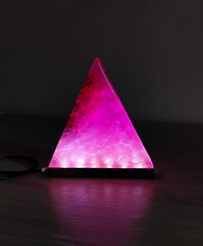 lampe en résine rose