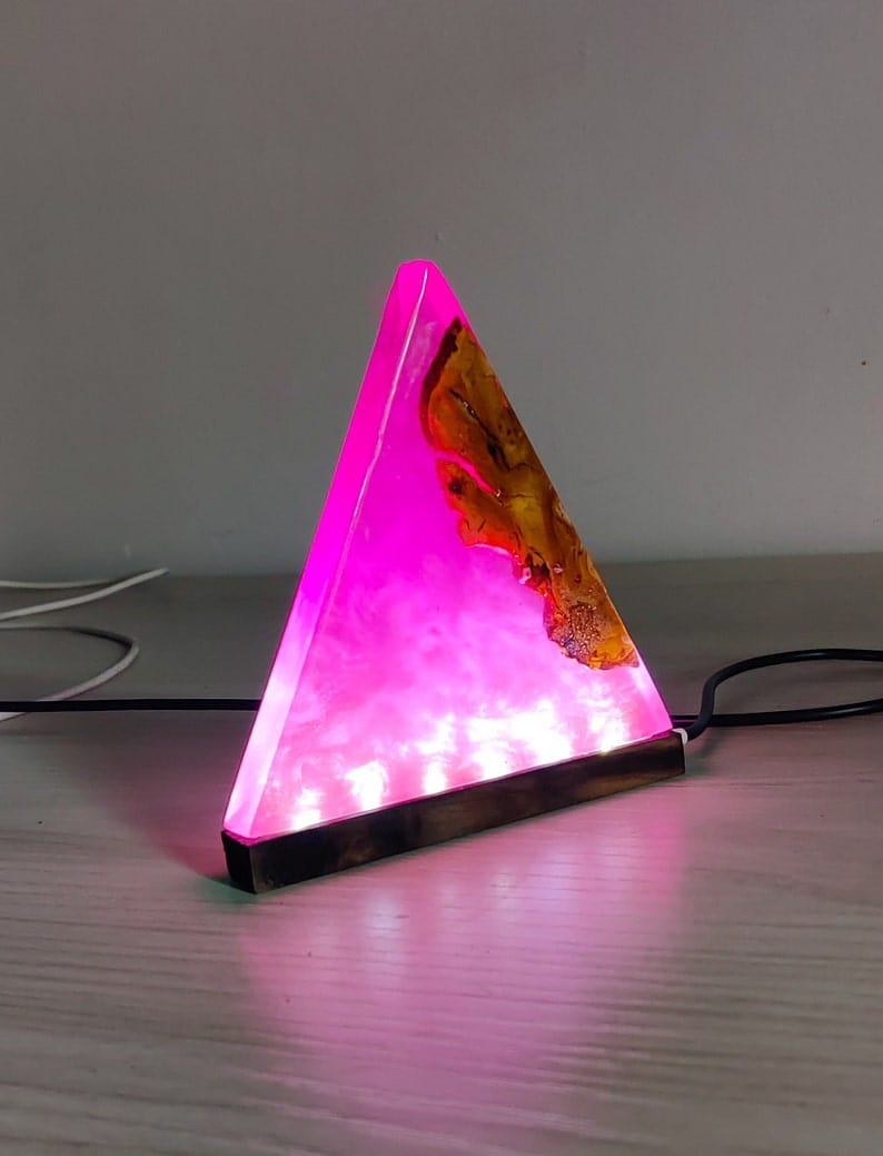 lampe en résine rose