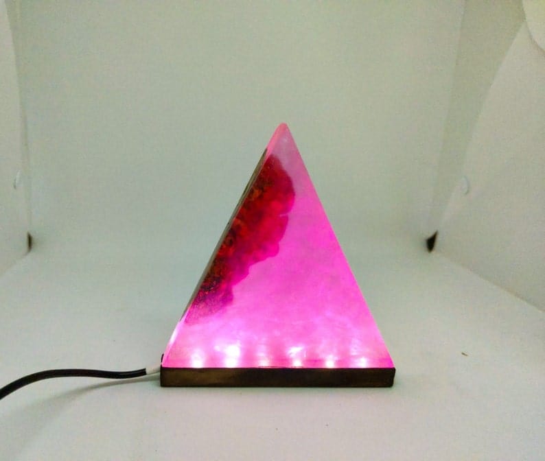 lampe en résine rose