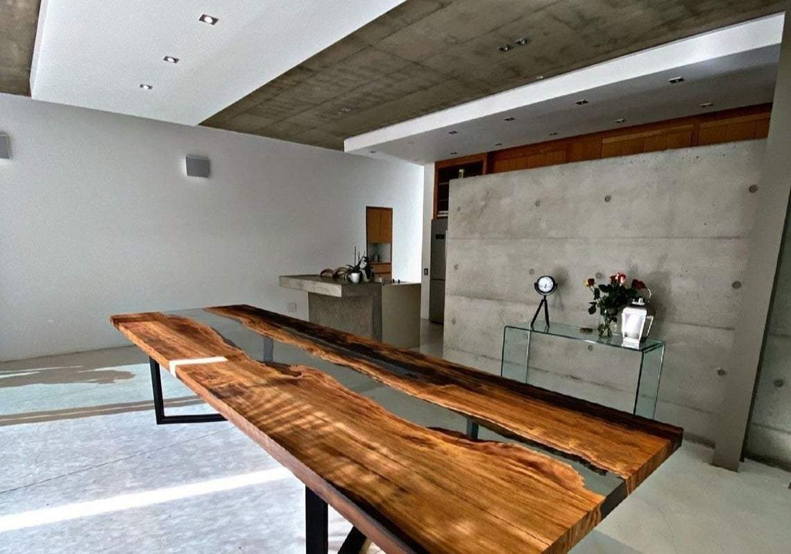 Longue table en époxy 285cm