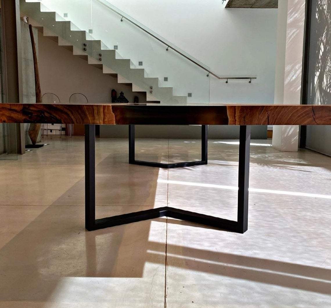 Longue table en époxy 285cm