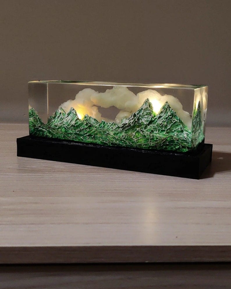 Paysage de raisin romantique au coucher du soleil à la main