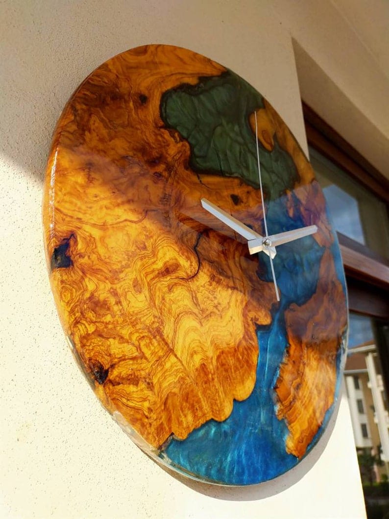 Résine et époxy Horloge décorative unique faite à la main pour mur