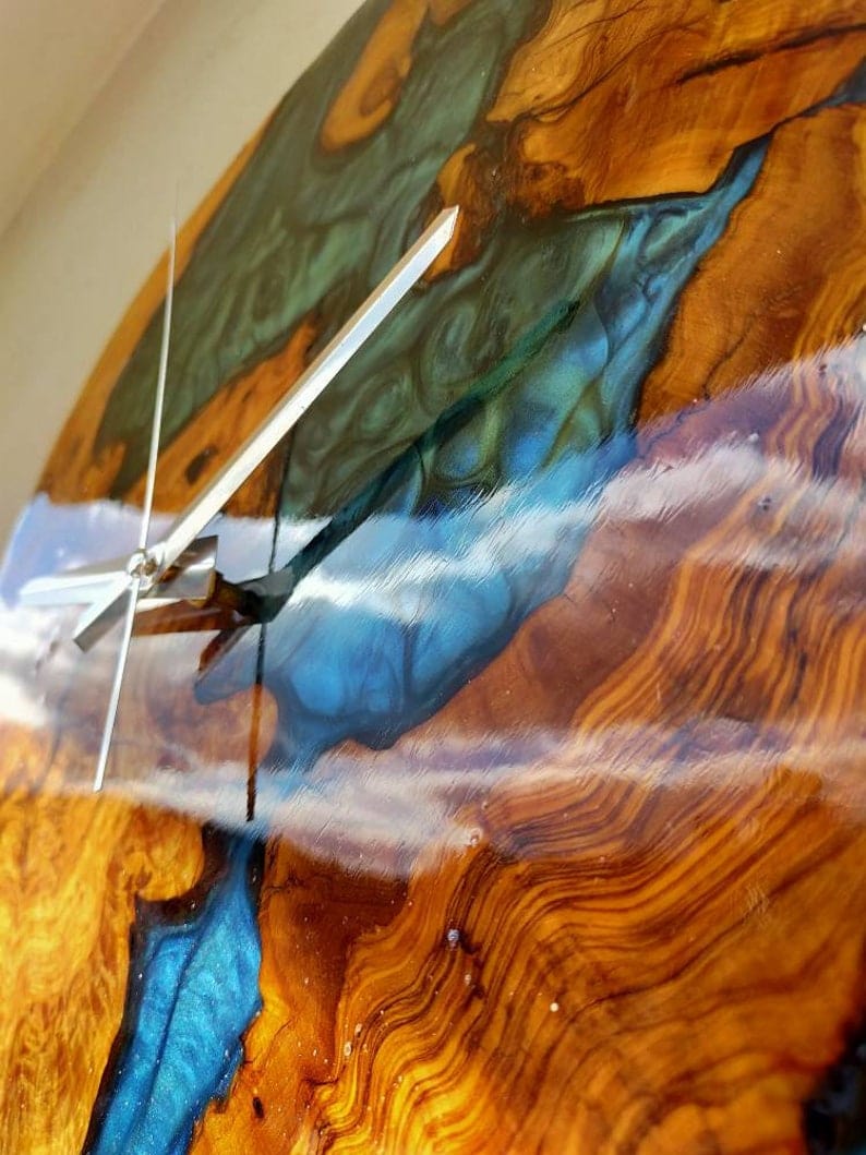 Résine et époxy Horloge décorative unique faite à la main pour mur