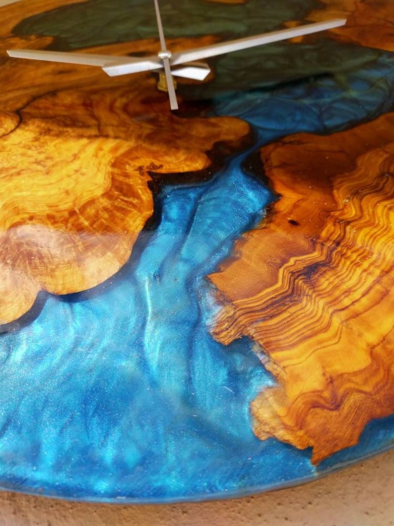 Résine et époxy Horloge décorative unique faite à la main pour mur