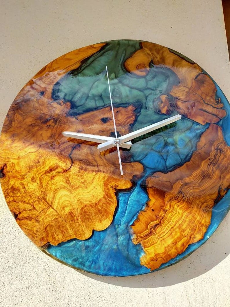 Résine et époxy Horloge décorative unique faite à la main pour mur