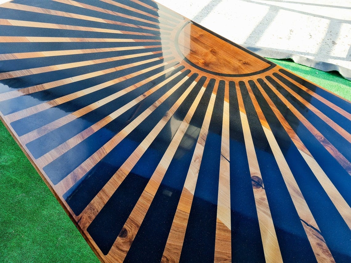 Table de salon bois massif époxy noir