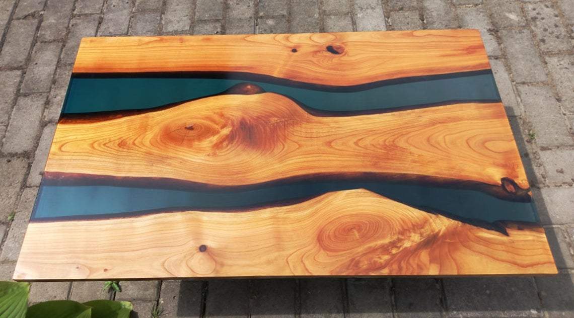 Table en bois de fruit et époxy