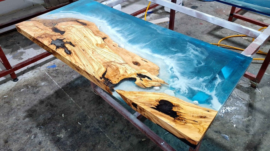 Table en époxy bleu 190 cm
