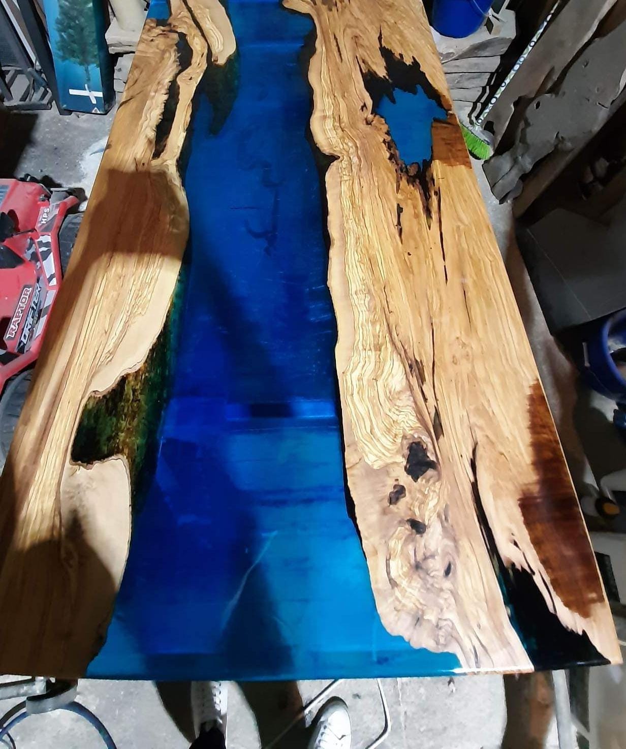 Table en olivier bleu mer