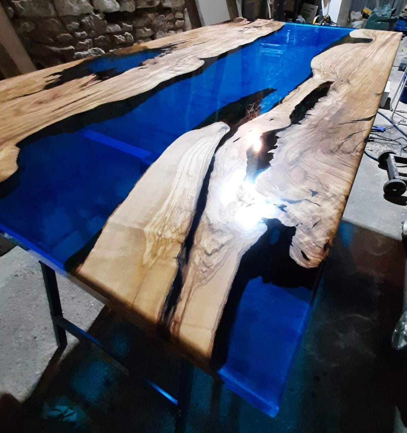 Table en olivier bleu mer