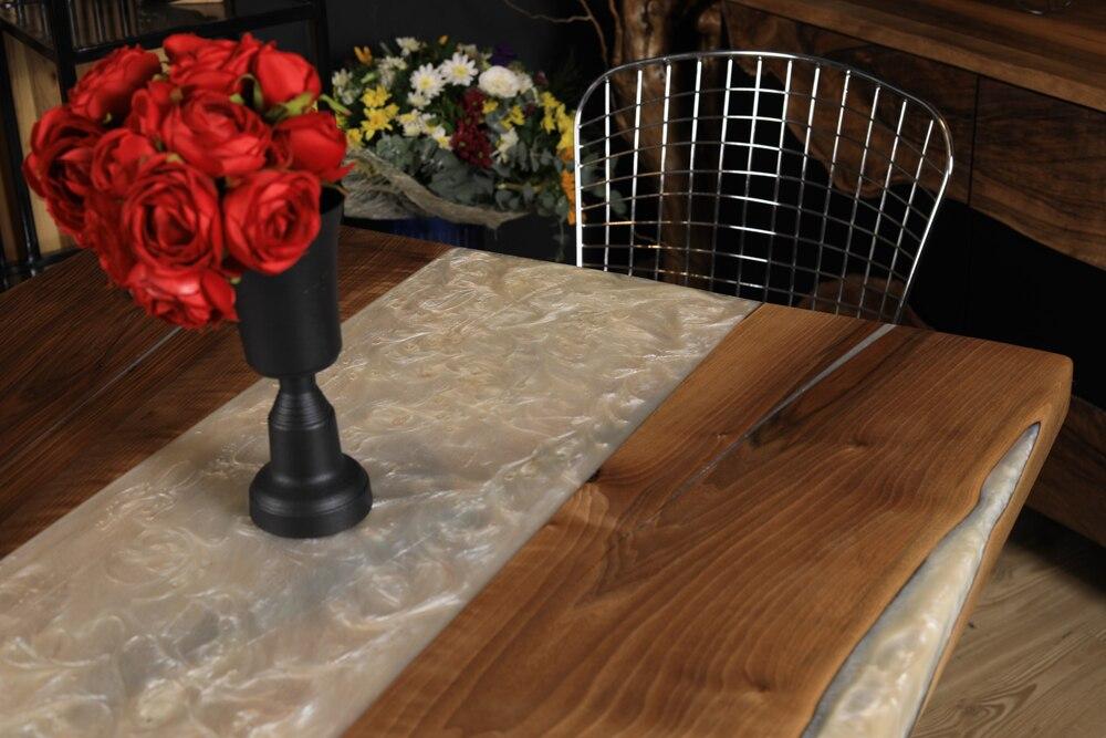 Table en résine d'époxy blanche