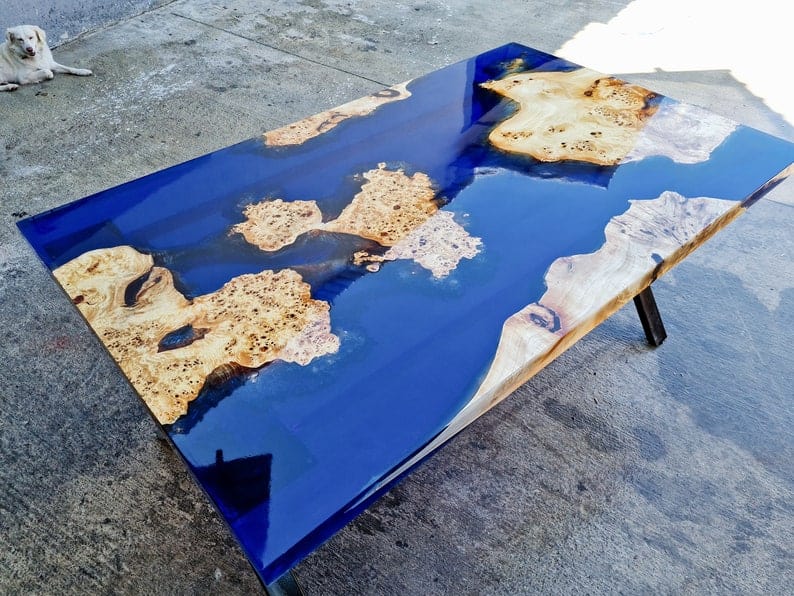 Table époxy bleu foncé