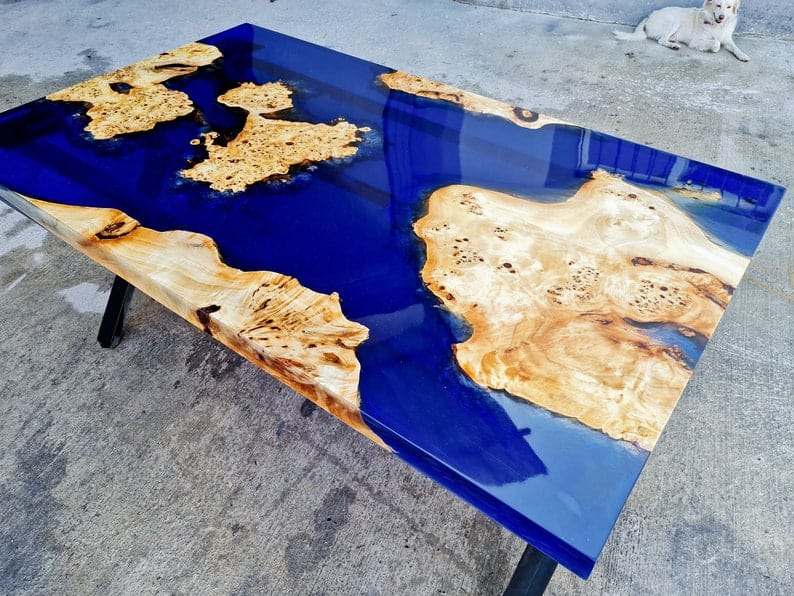 Table époxy bleu foncé