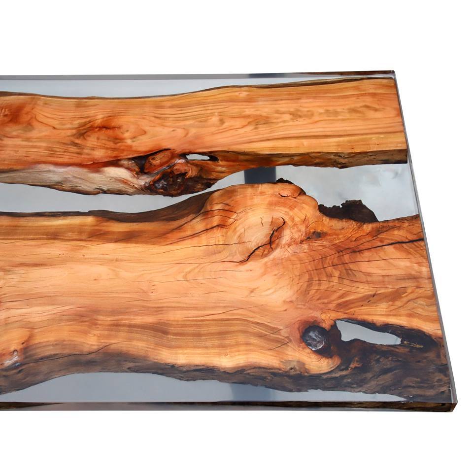 Table epoxy en noyer massif