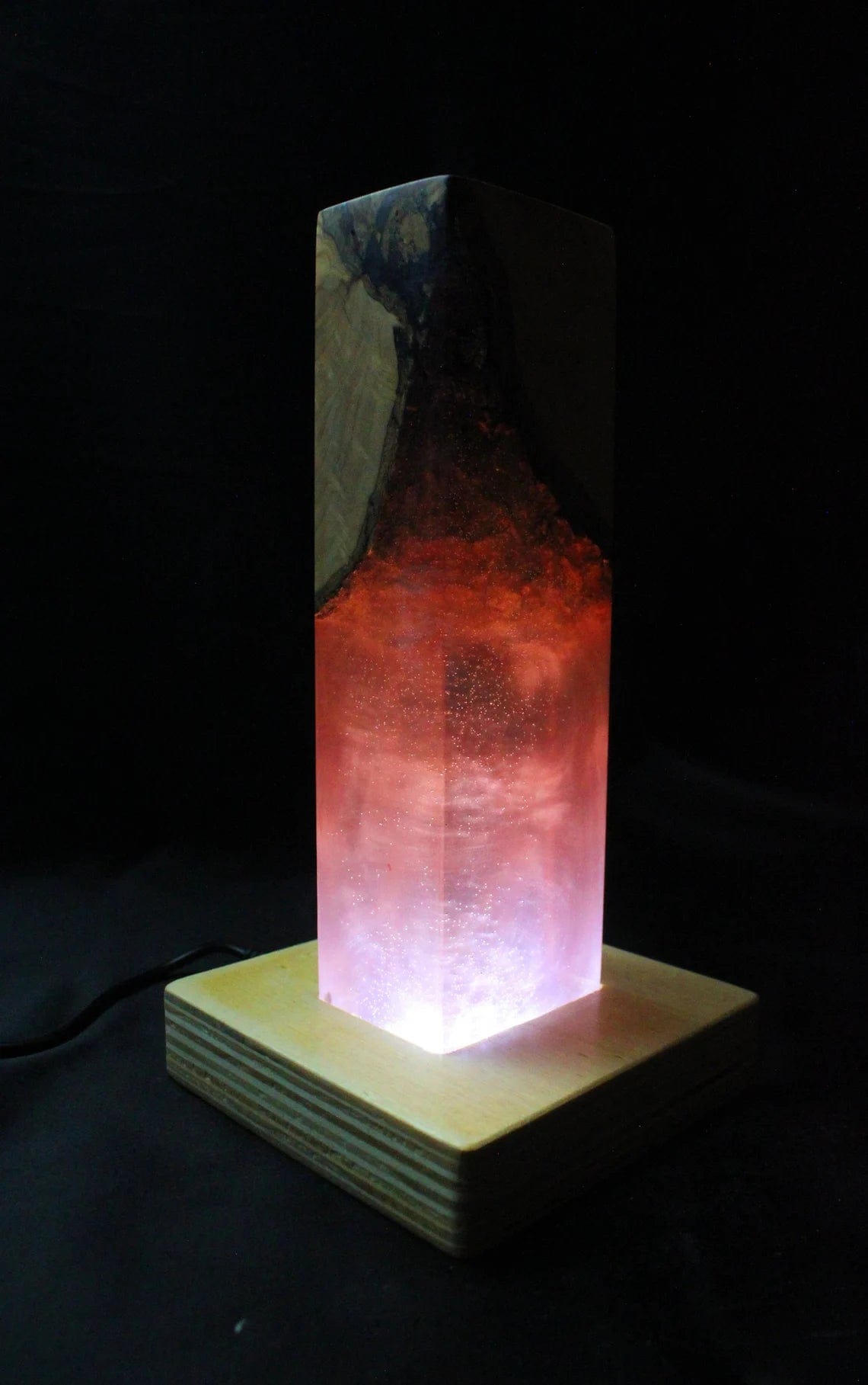 Veilleuse en résine blanche violette