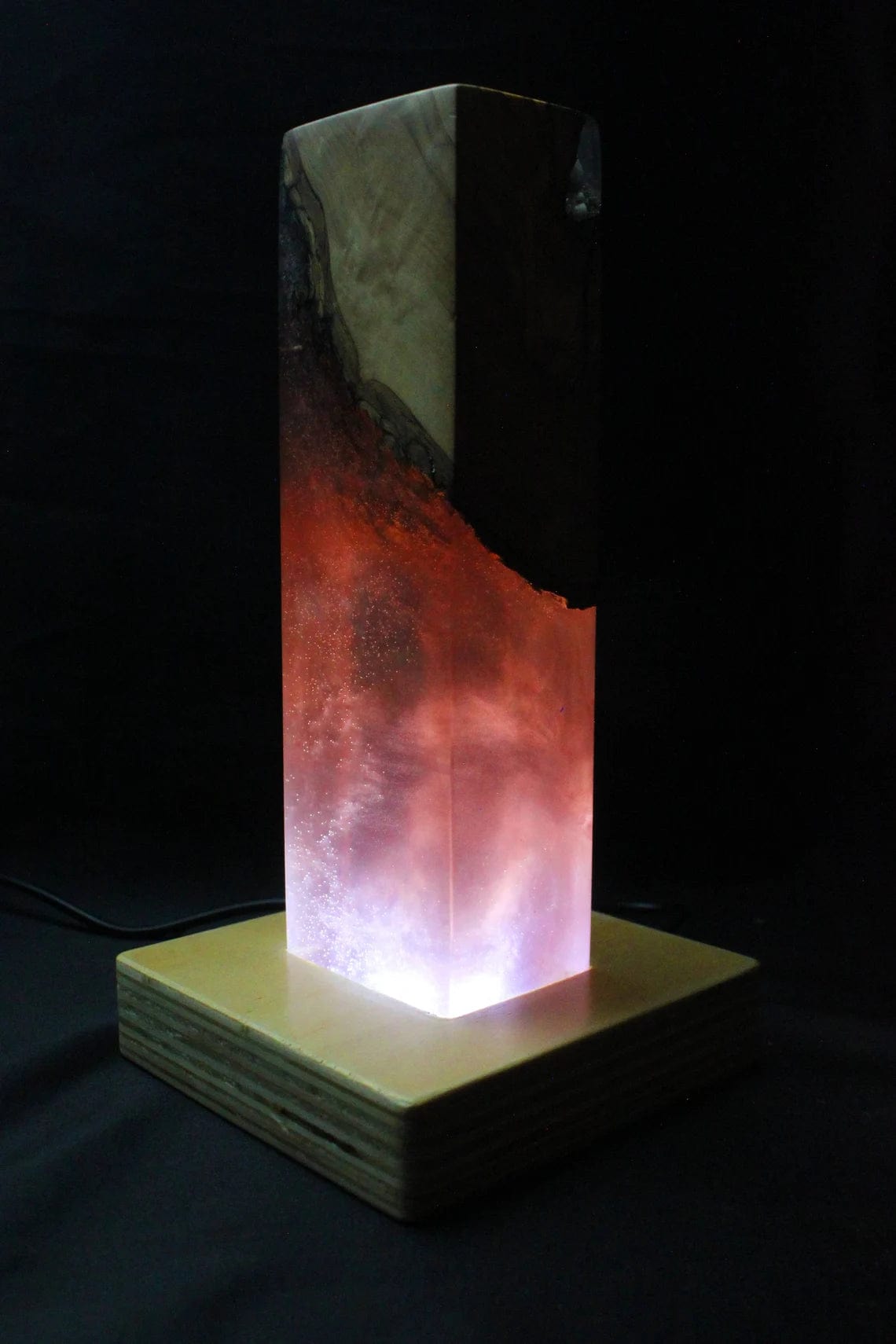 Veilleuse en résine blanche violette