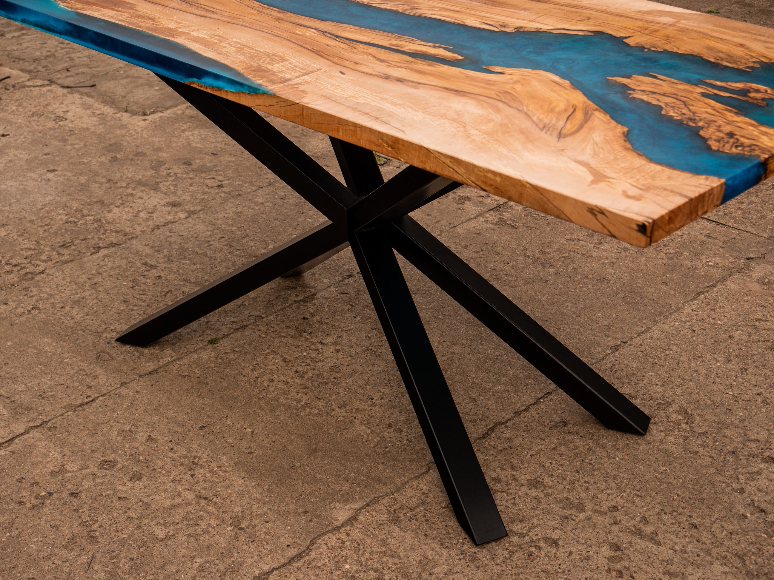 Table en époxy bleu 190 cm