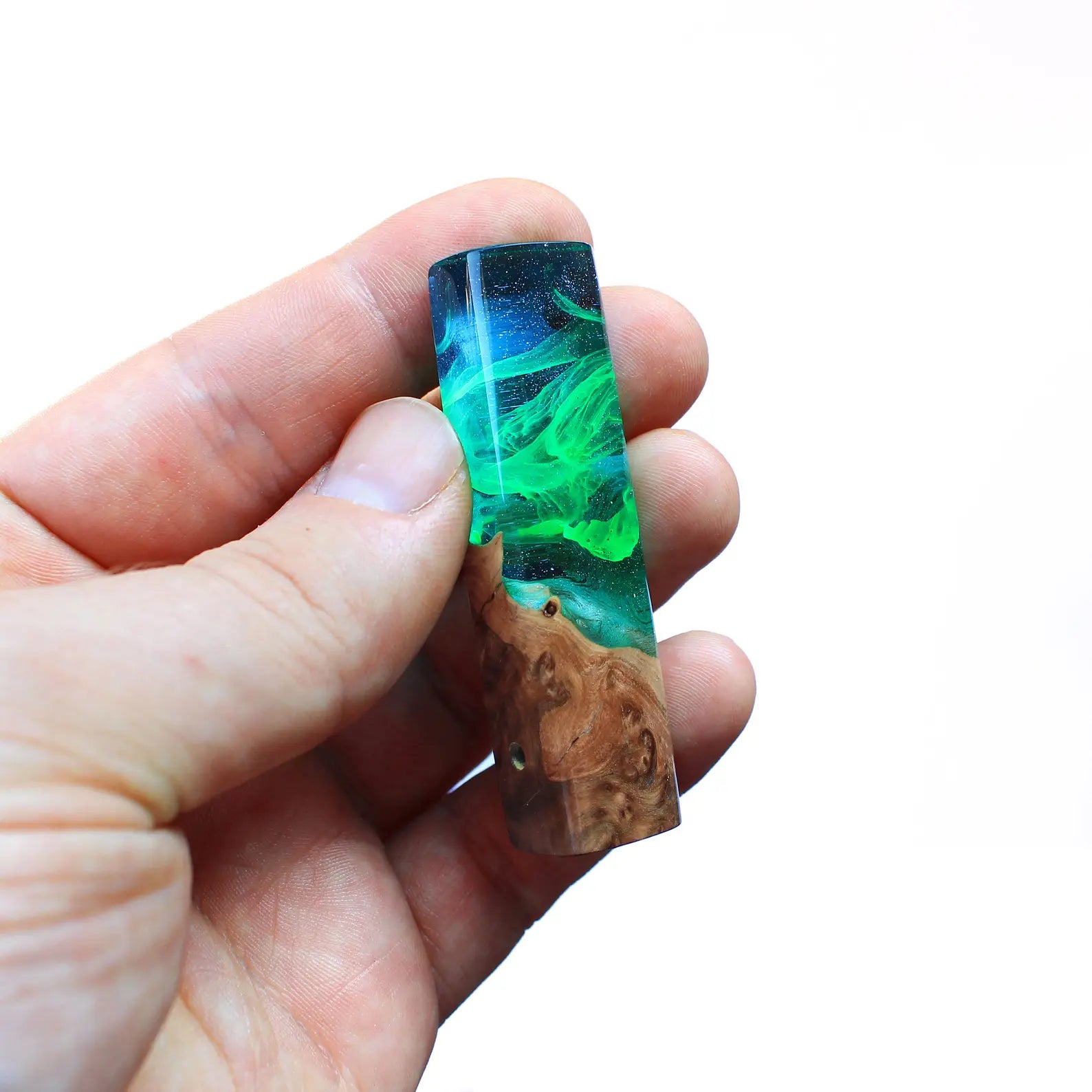 Pendentif bois résine vert