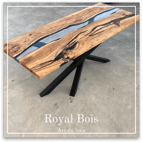 Grande table epoxy transparente en noyer