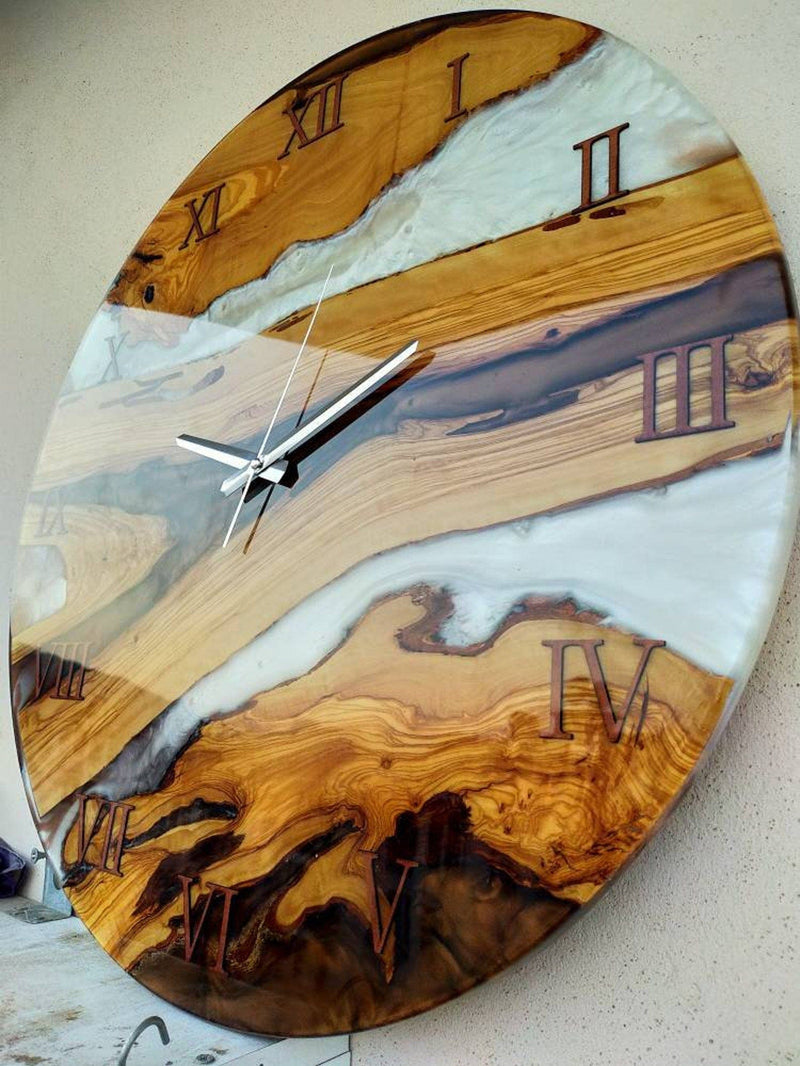 Horloge bois et époxy blanche