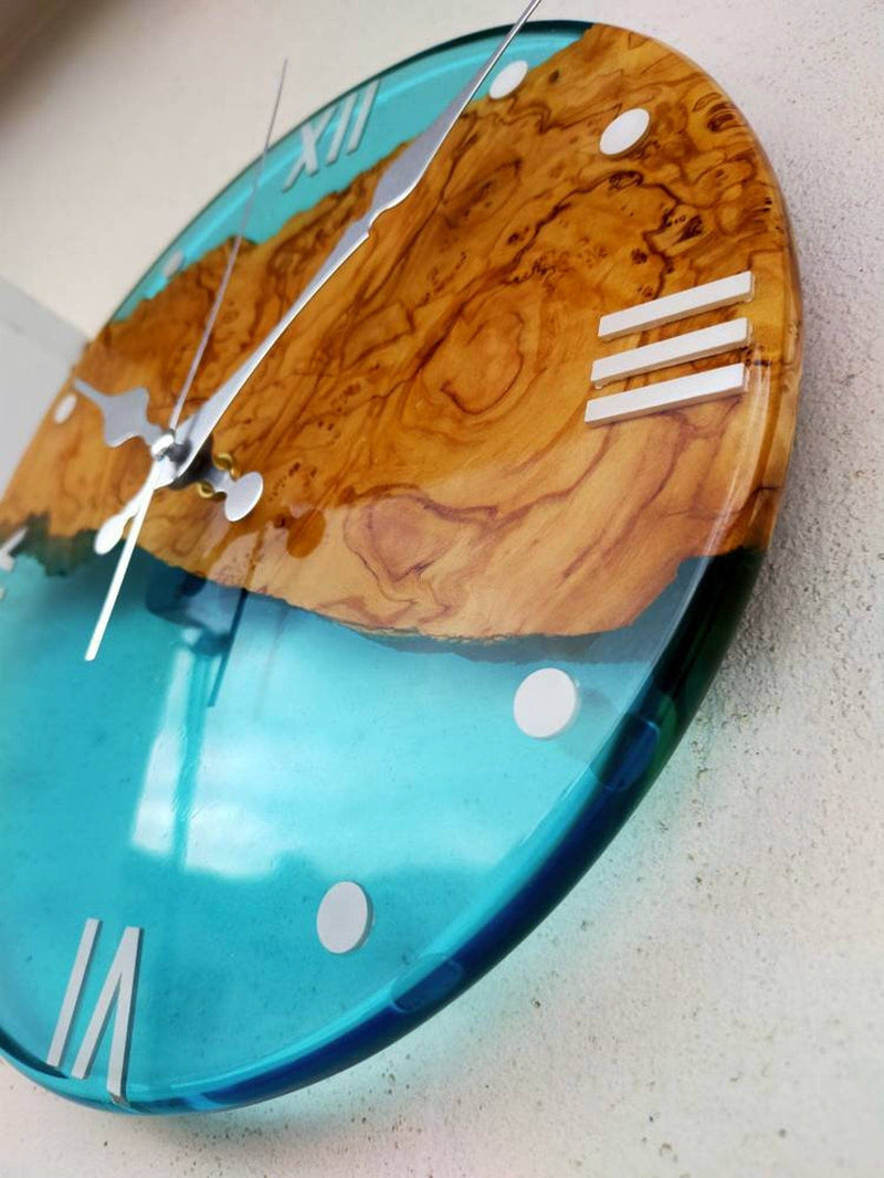 Horloge époxy bleu clair