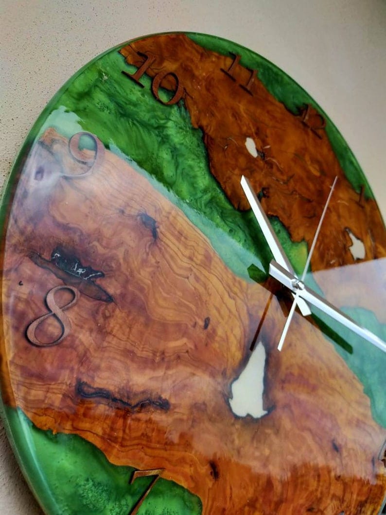 Horloge faite à la main en bois pour mur