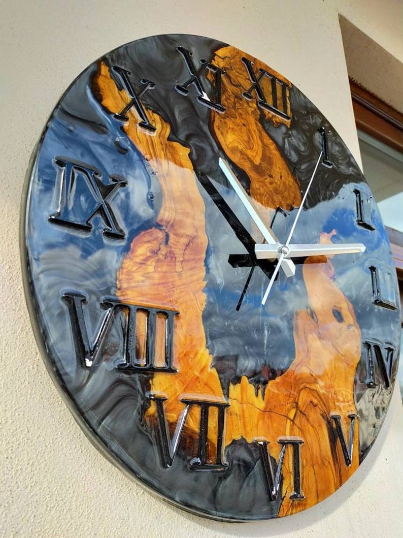 Horloge murale époxy faite à la main