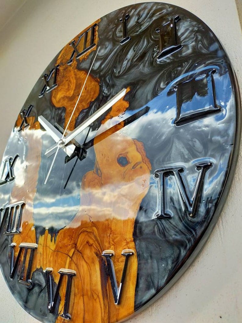 Horloge murale époxy faite à la main