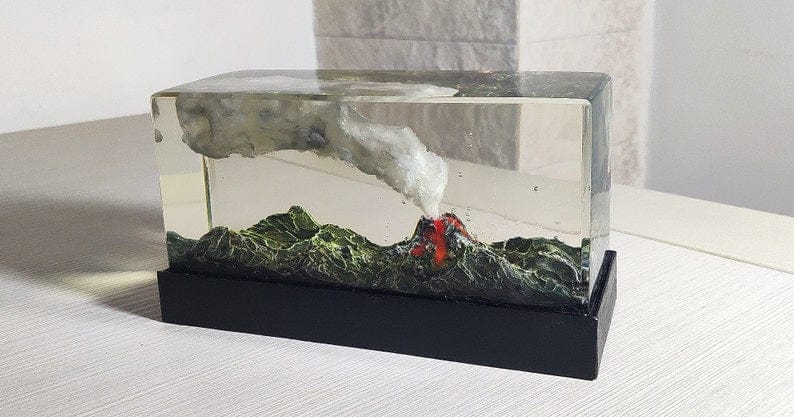 La miniature de la lampe de lave du volcan en résine avec LED