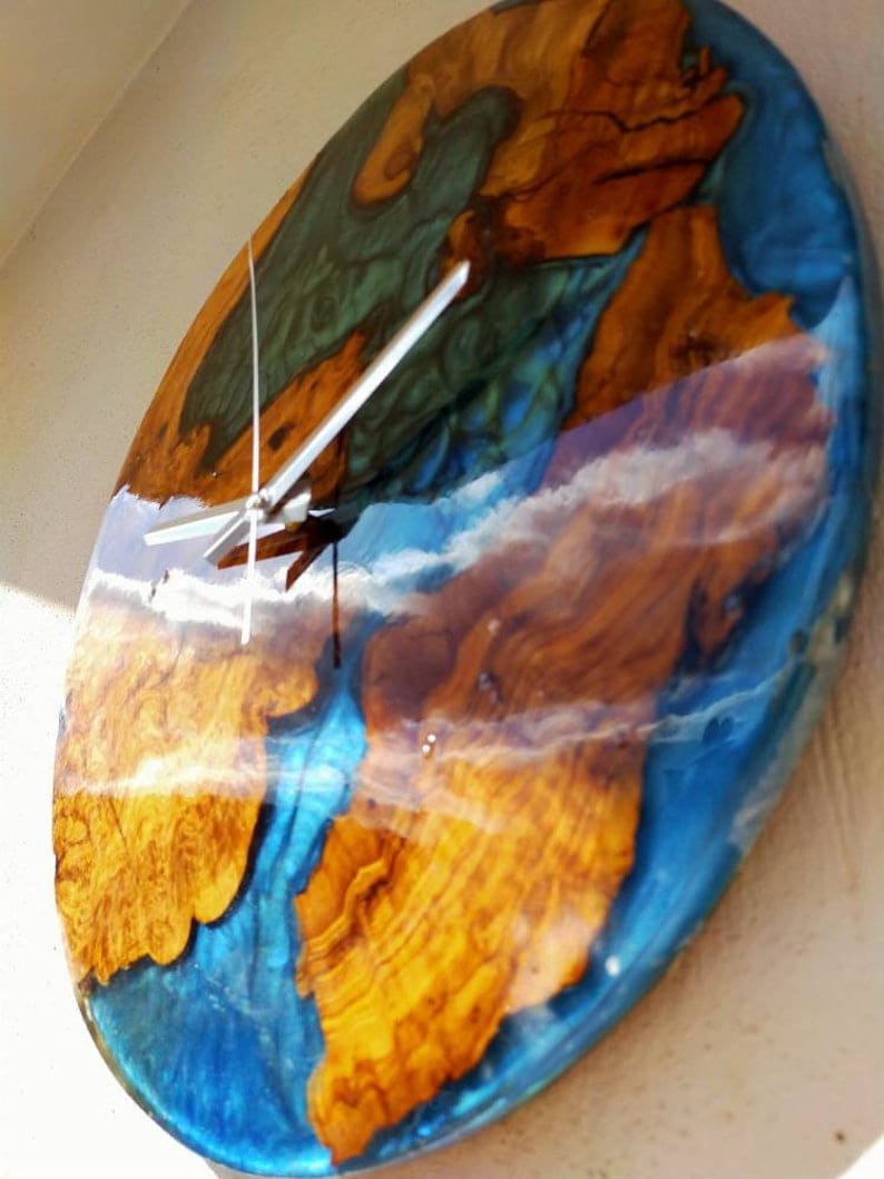 Résine et époxy Horloge décorative unique faite à la main pour mur