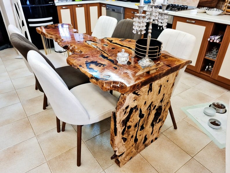 Table de luxe bois et époxy transparente
