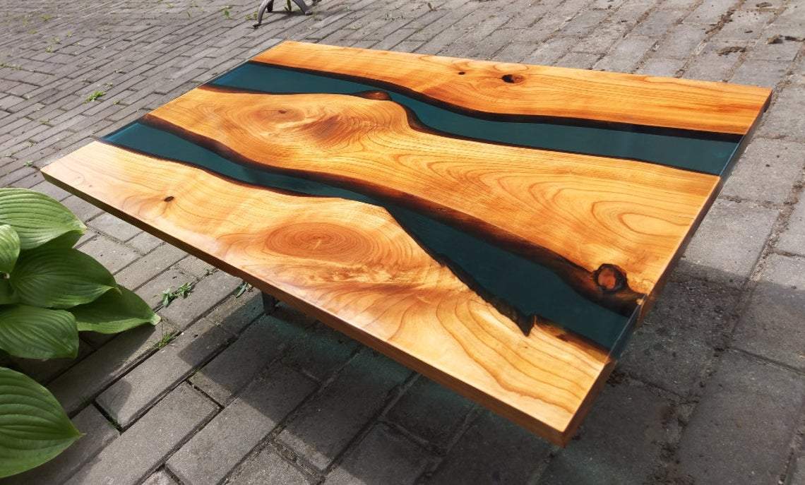 Table en bois de fruit et époxy