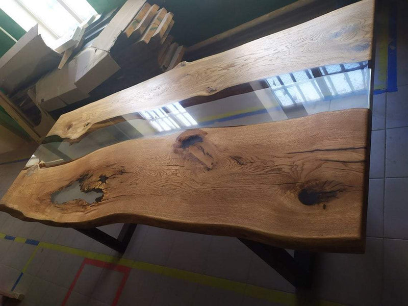 Table en chêne et époxy transparente