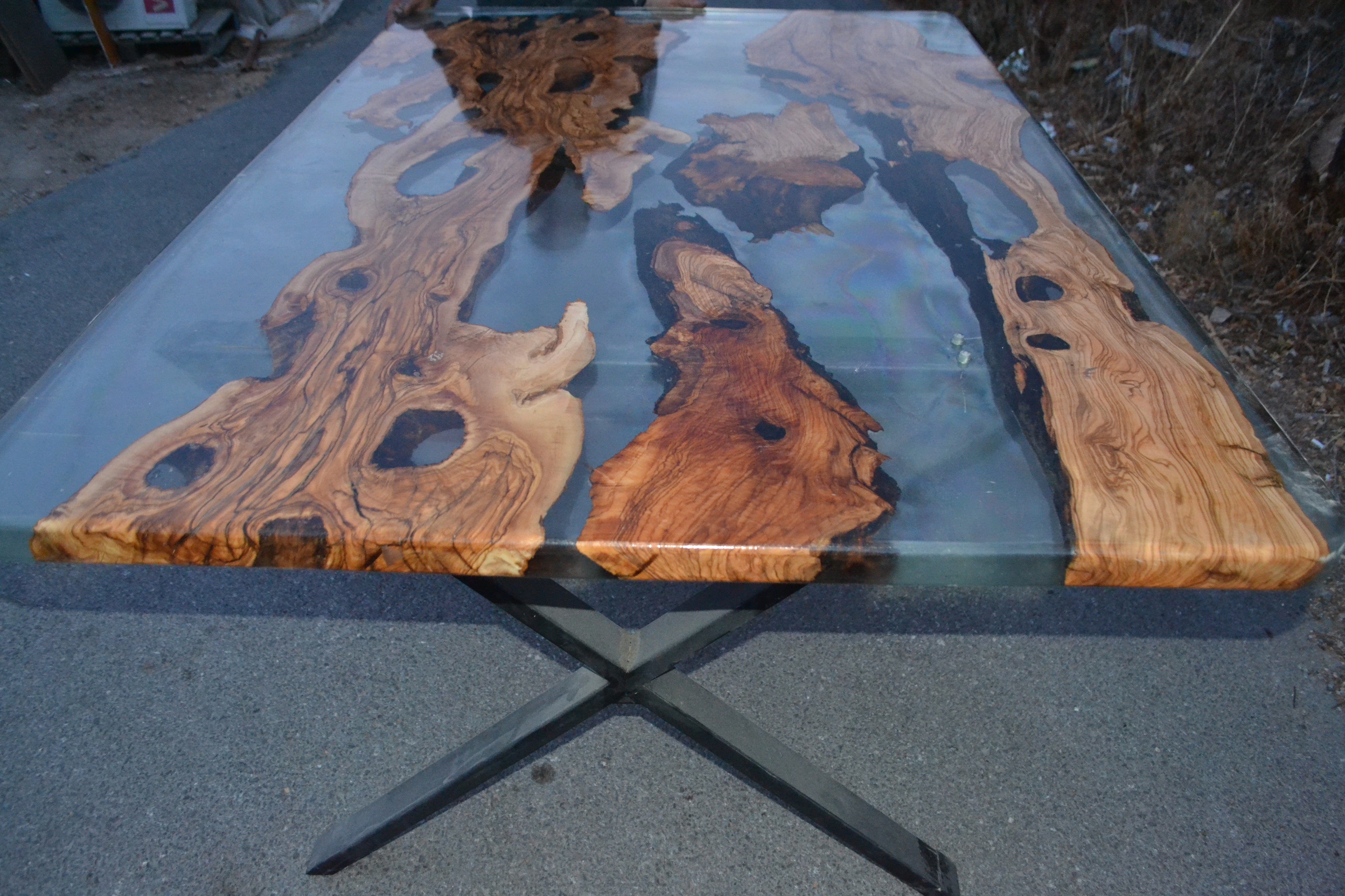 Table en résine transparente