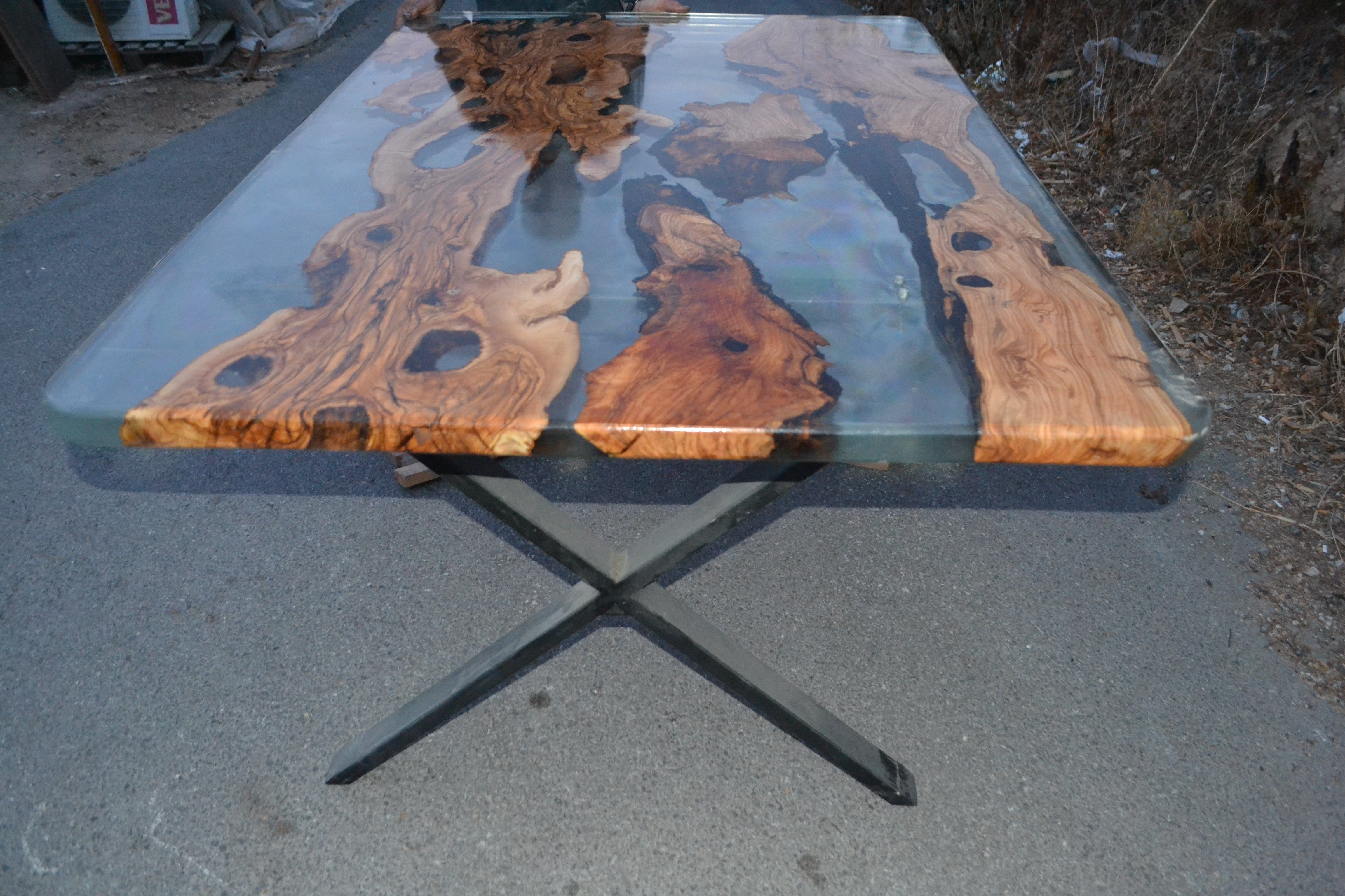 Table en résine transparente