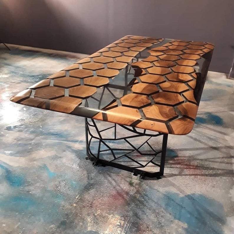 Table épuré en bois damier