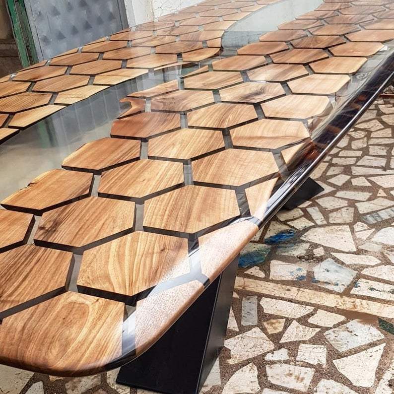 Table épuré en bois damier