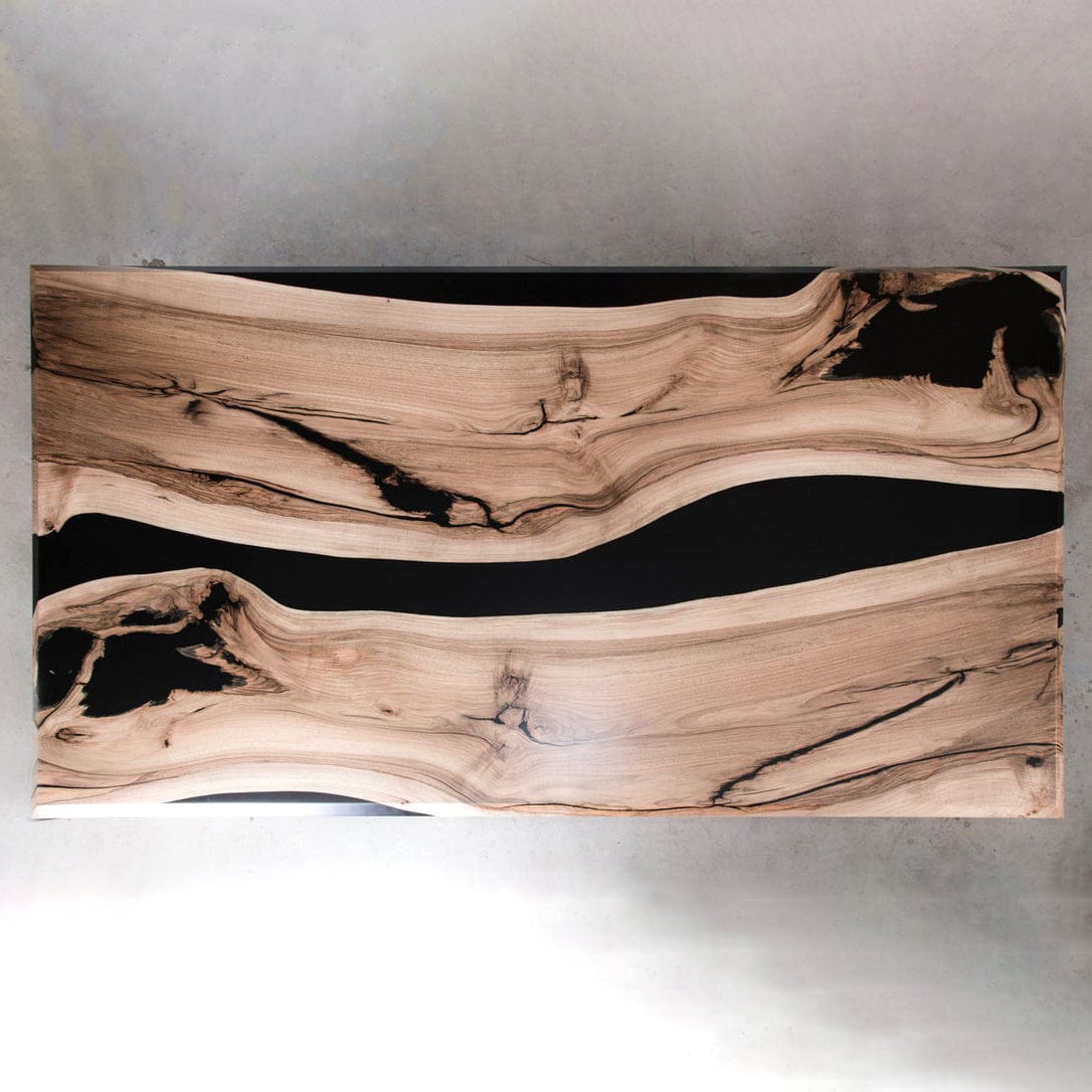 Table rivière en noyer massif et résine époxy noire vue de dessus